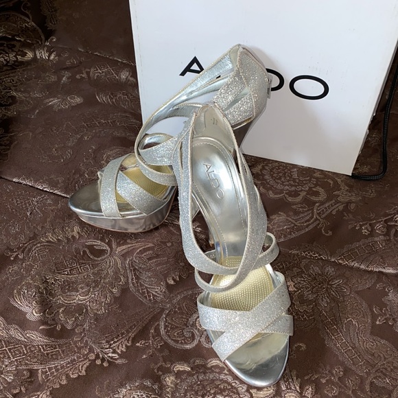 Beautiful high heals. Very sparkly. - Picture 5 of 5